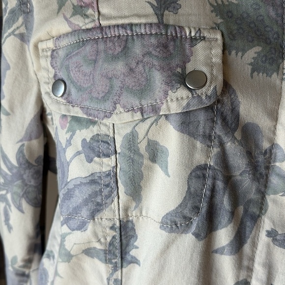 Chico's Floral feminine utility twill Jacket denim style light khaki purple Lrg - Picture 6 of 17